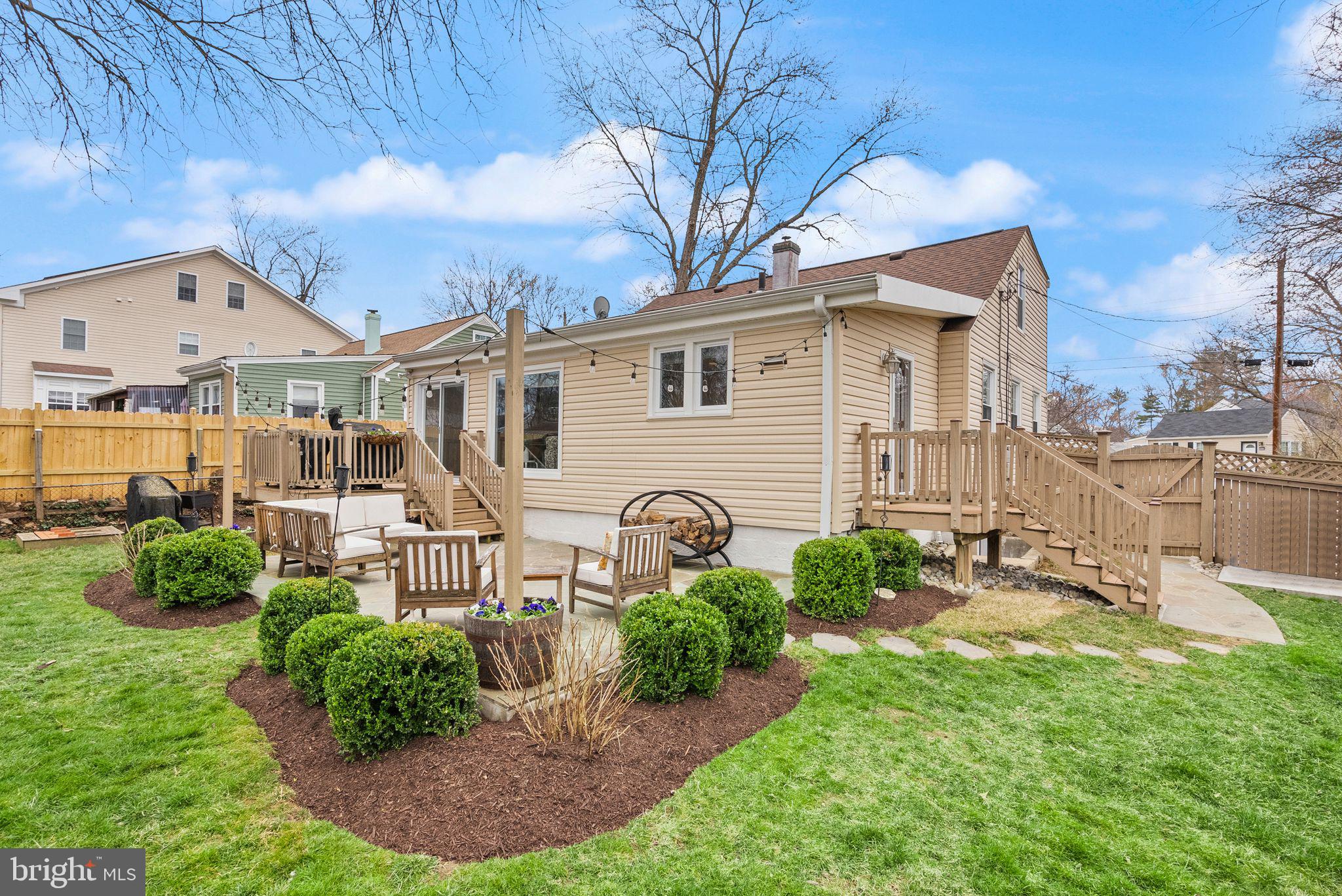 WEST LAWN - Residential