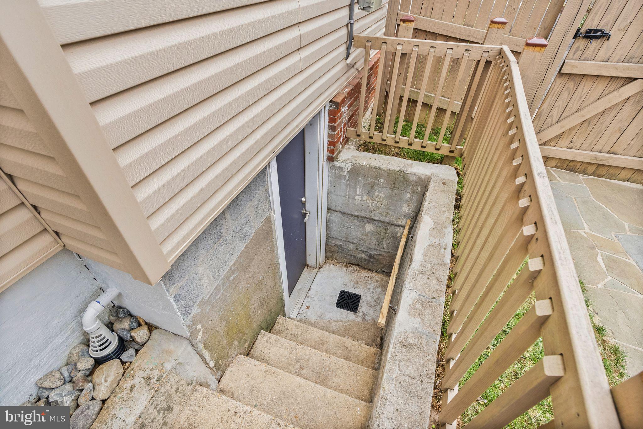 WEST LAWN - Residential