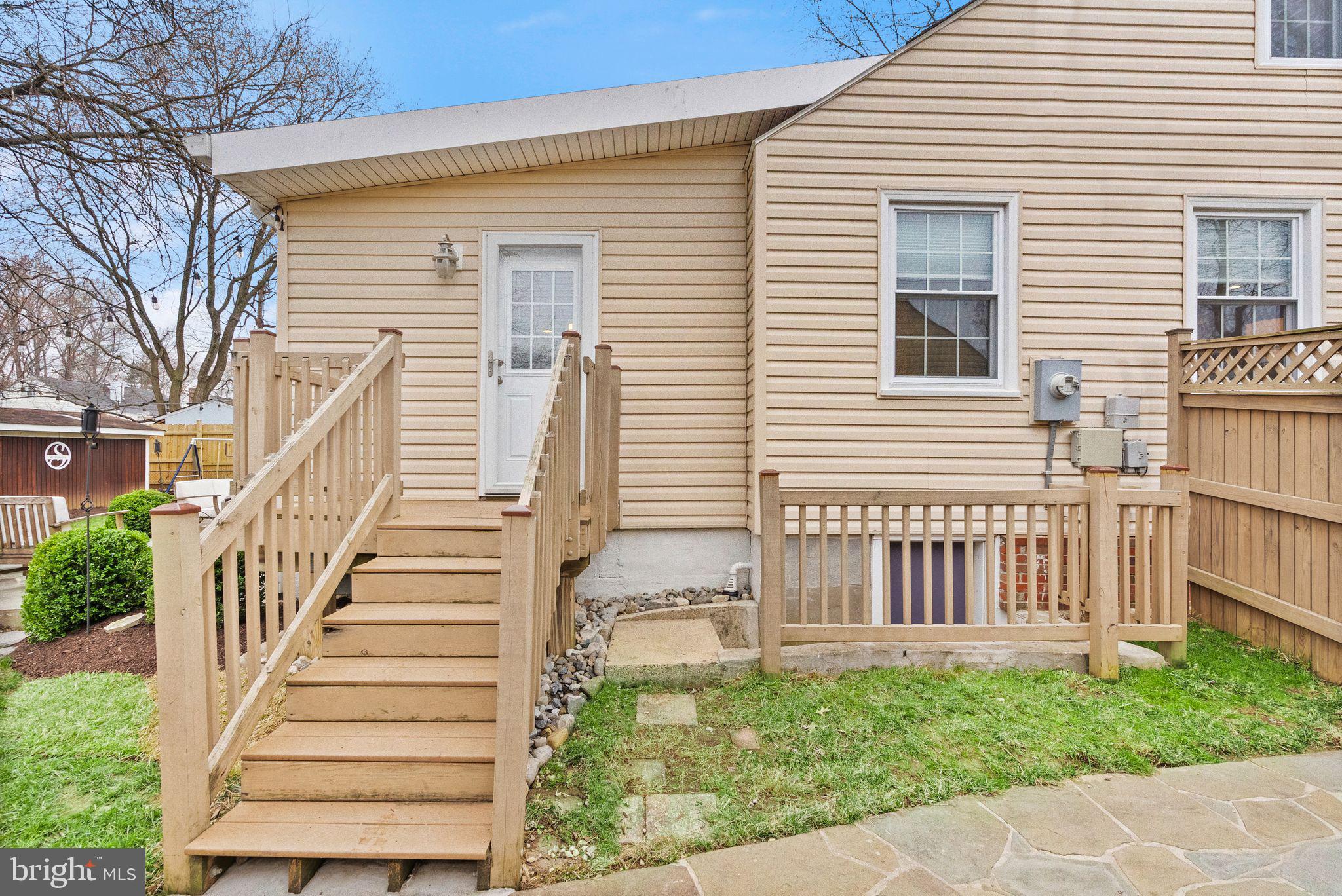 WEST LAWN - Residential