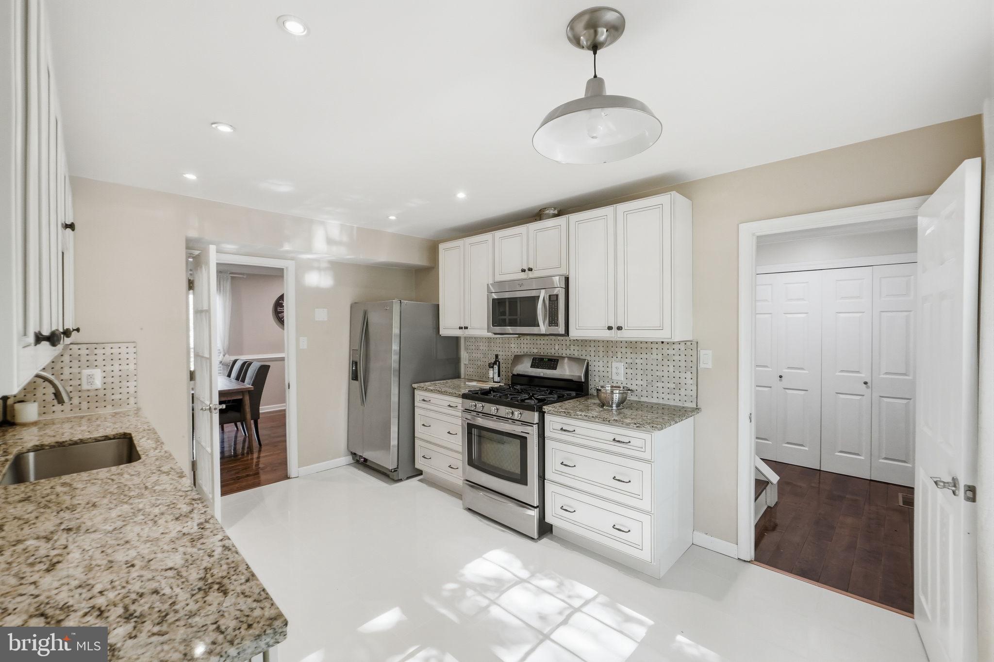 7402 COLTON LANE