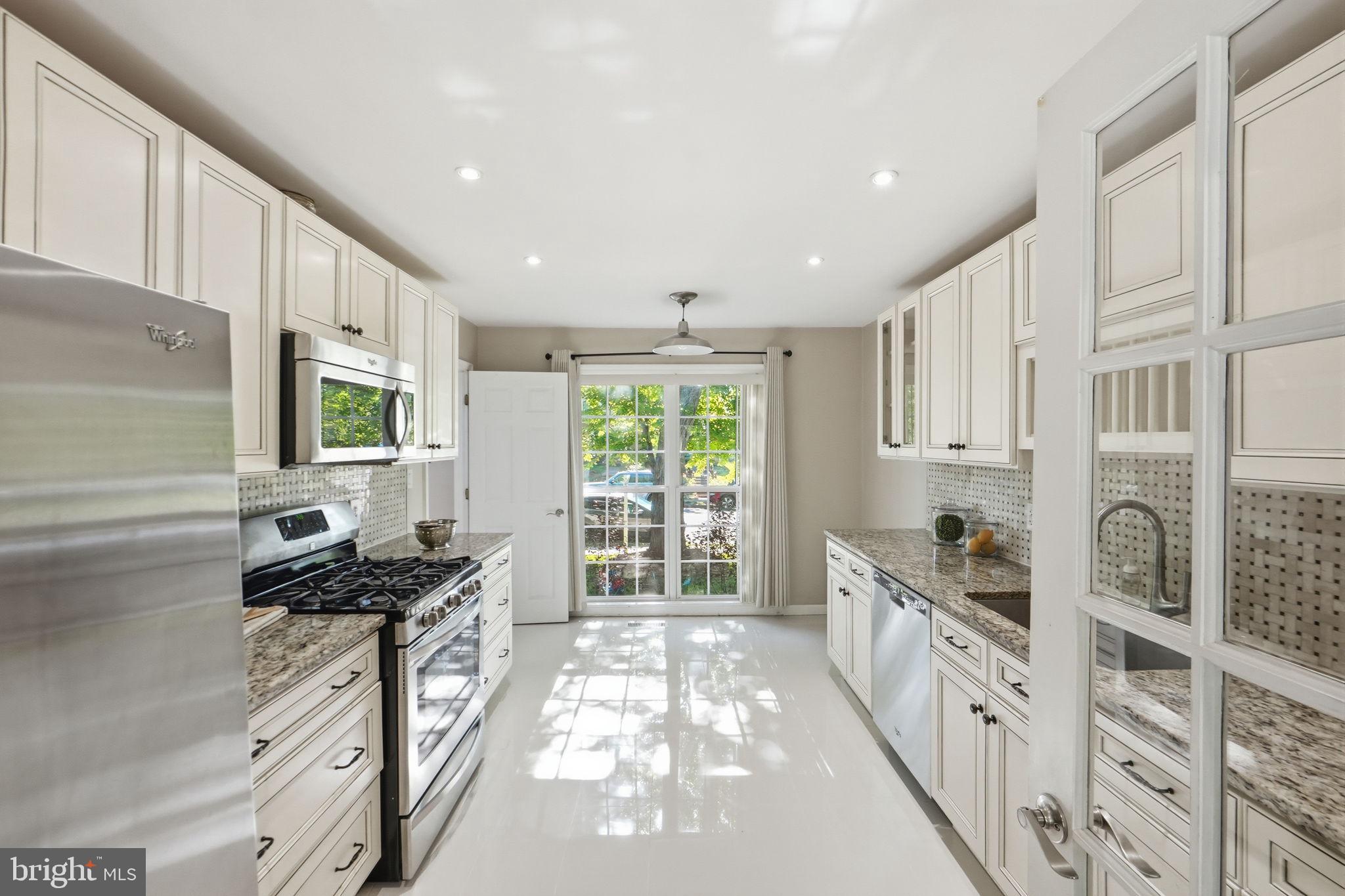 7402 COLTON LANE