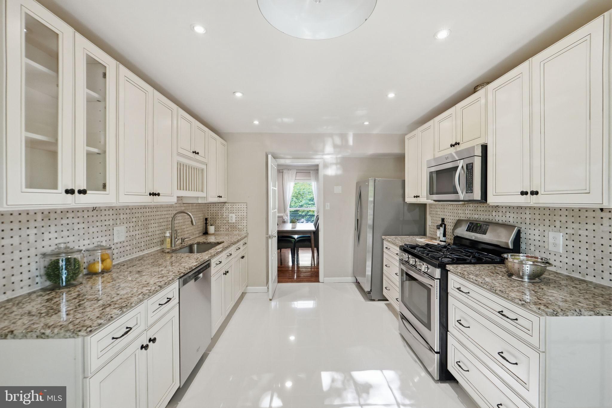 7402 COLTON LANE