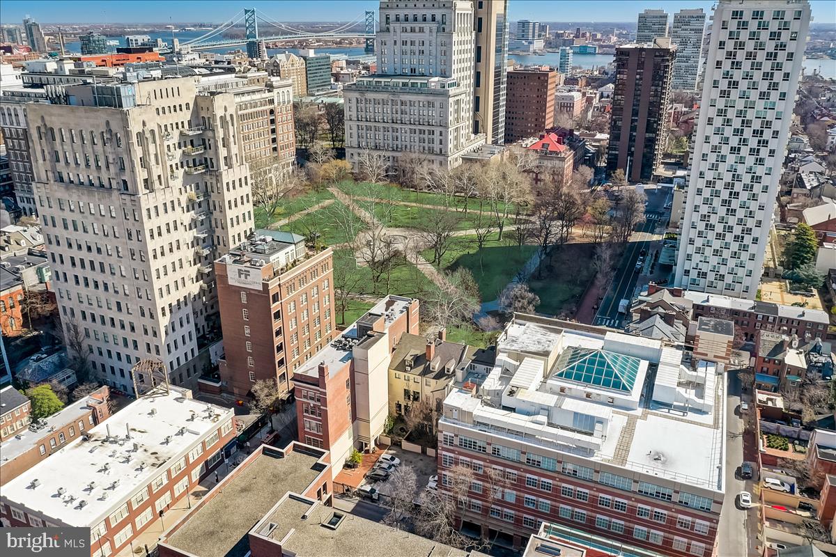WASHINGTON SQ - Residential