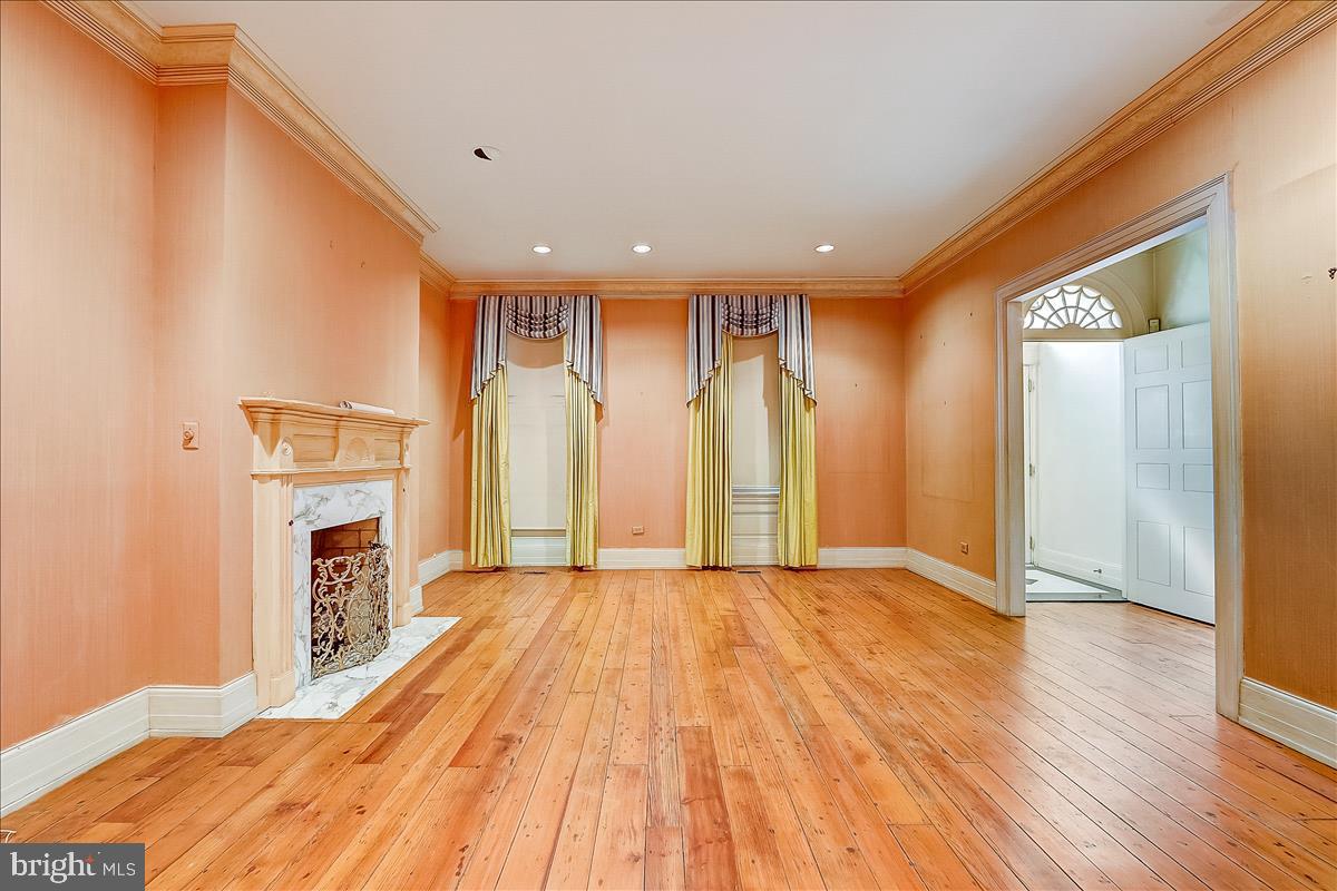 WASHINGTON SQ - Residential