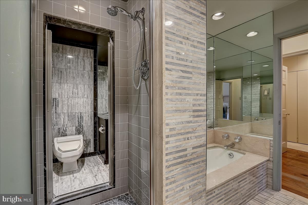 WASHINGTON SQ - Residential