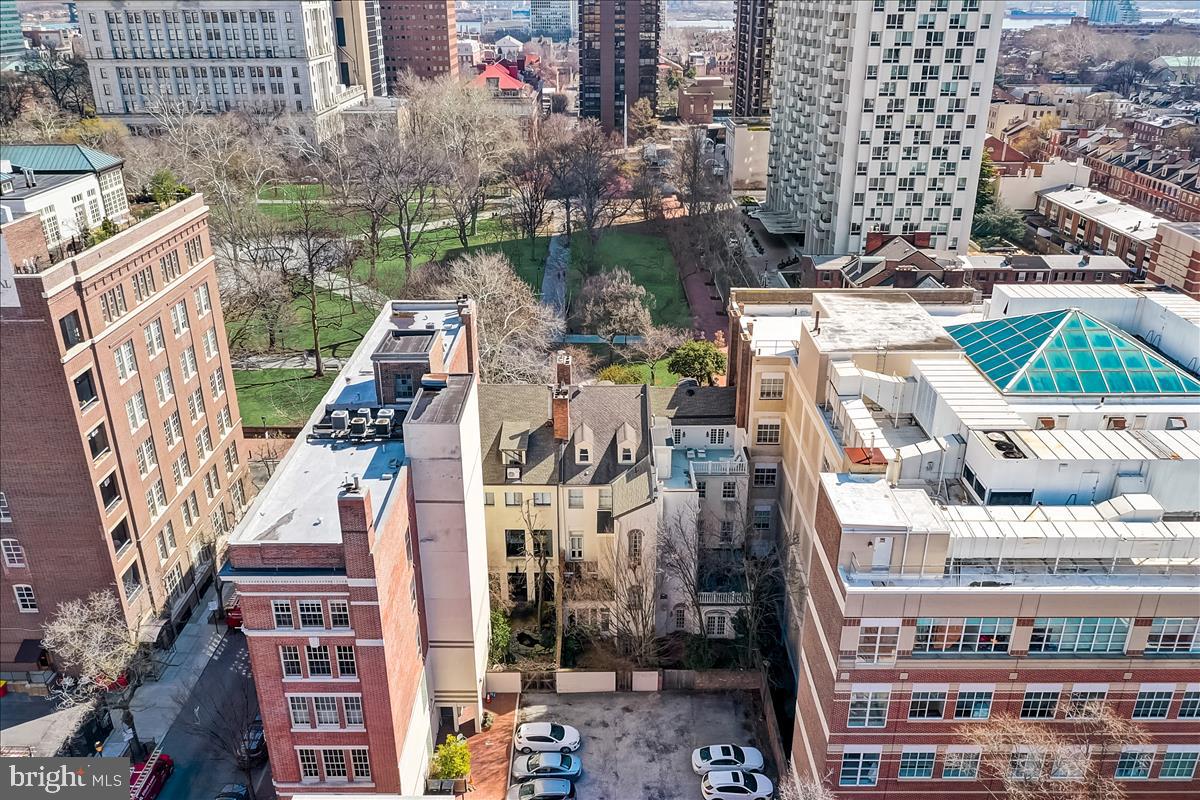 WASHINGTON SQ - Residential