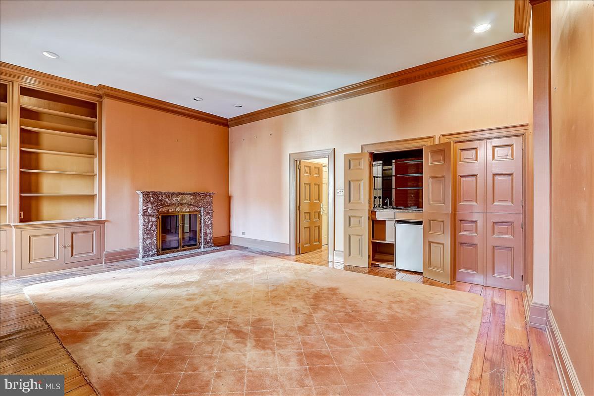 WASHINGTON SQ - Residential