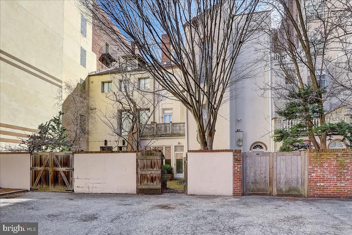 WASHINGTON SQ - Residential