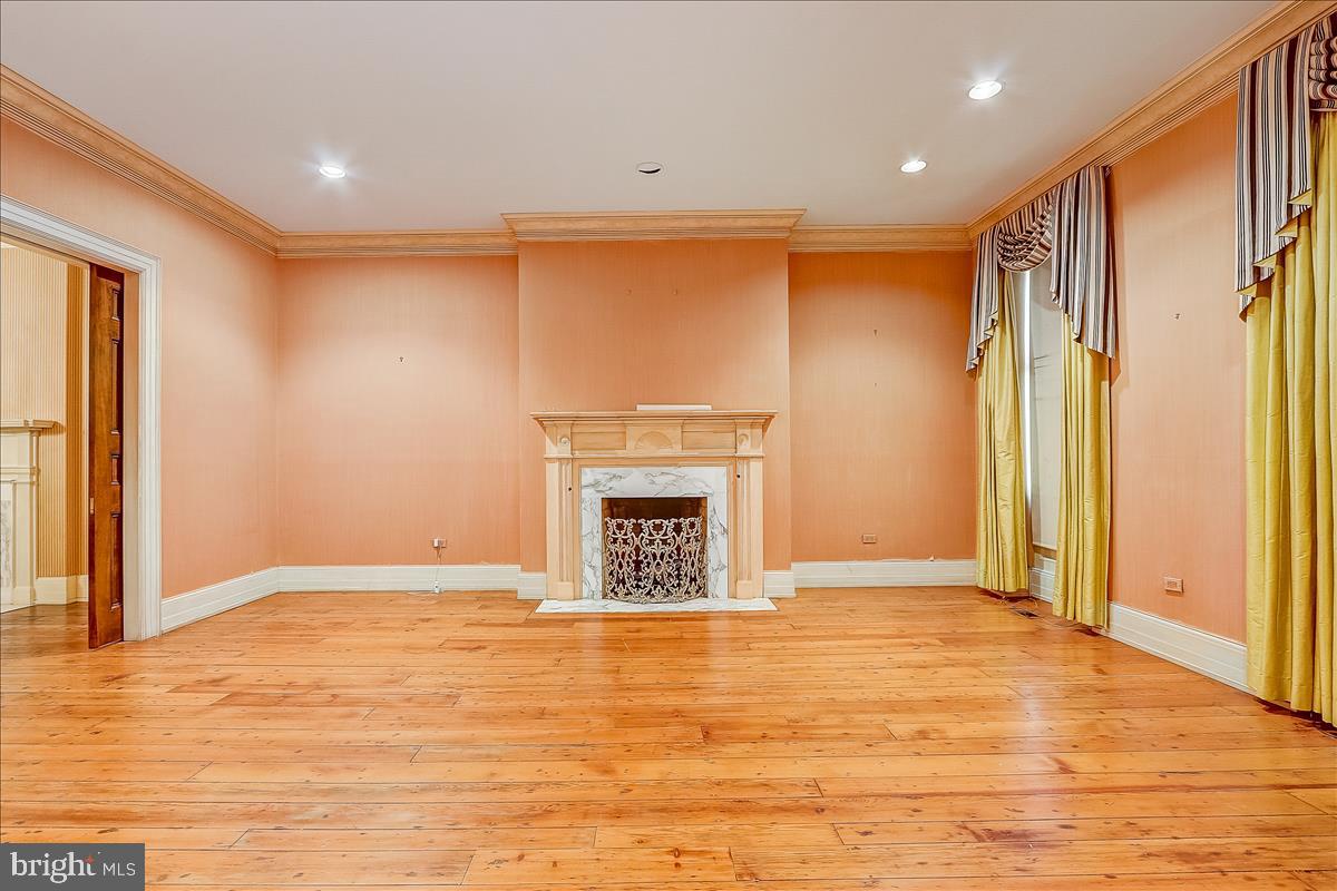 WASHINGTON SQ - Residential