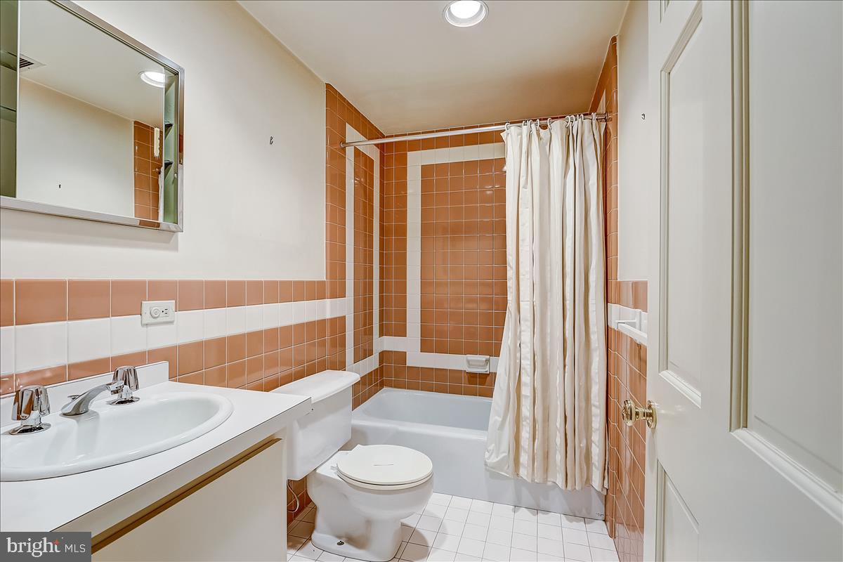 WASHINGTON SQ - Residential