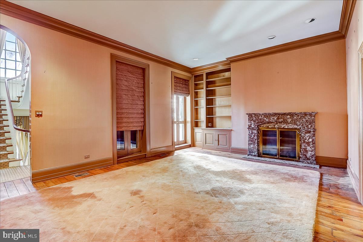 WASHINGTON SQ - Residential