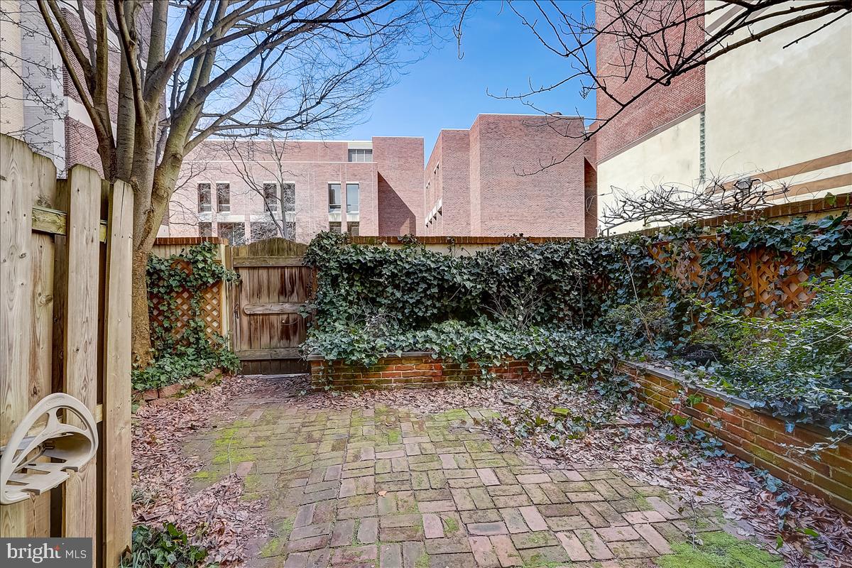 WASHINGTON SQ - Residential