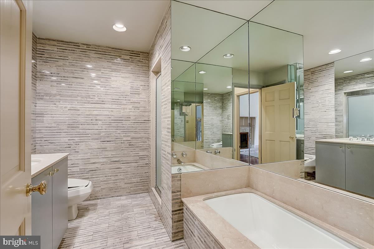 WASHINGTON SQ - Residential