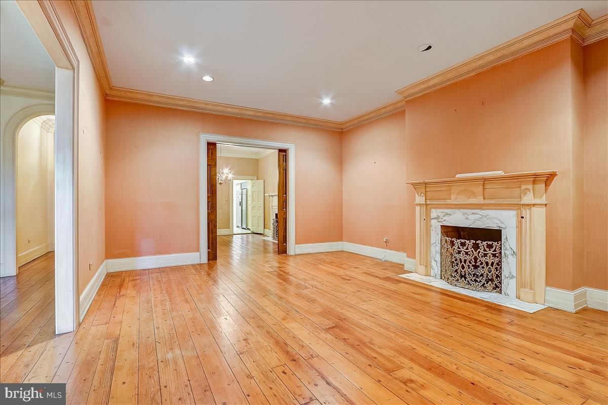 WASHINGTON SQ - Residential