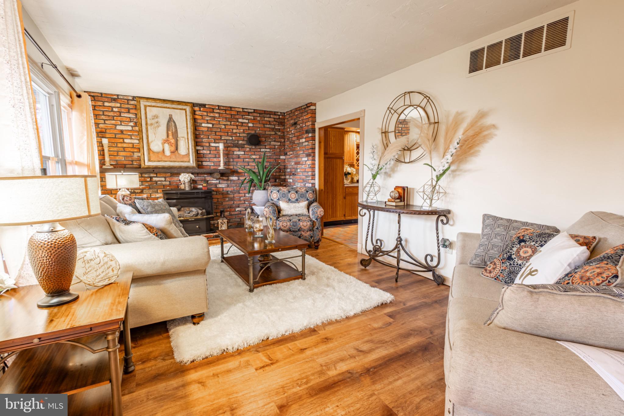 33 KINGSBRIDGE DRIVE