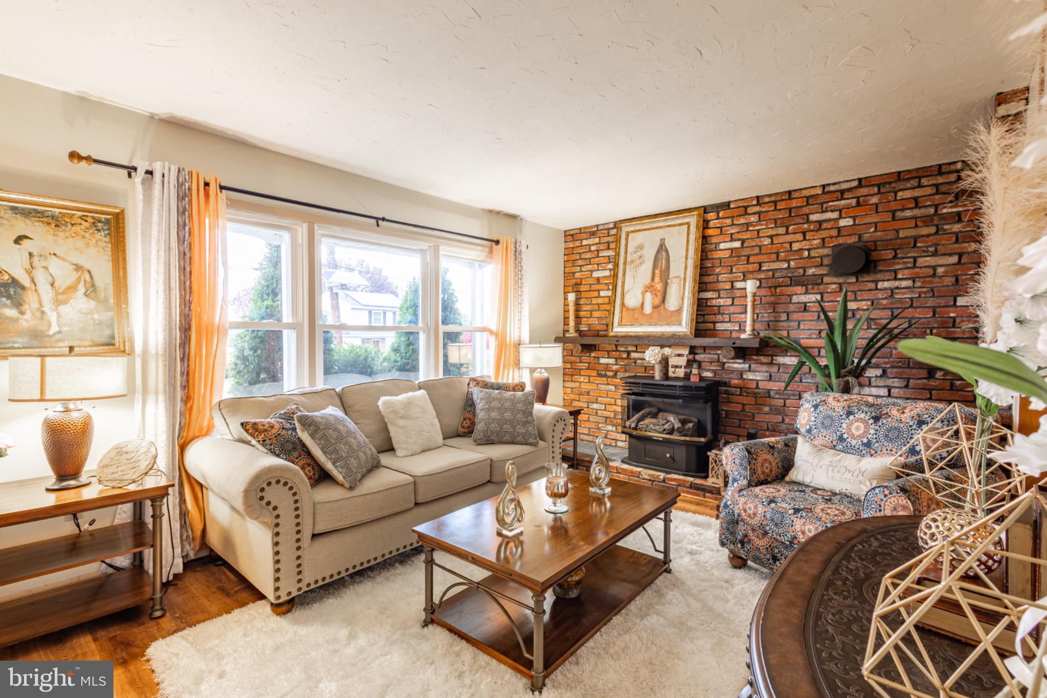 33 KINGSBRIDGE DRIVE