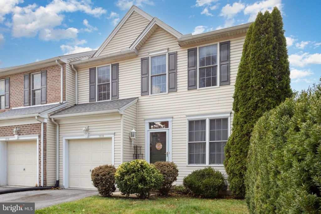 Photo of 1510 Capitol View Drive, NEW CUMBERLAND, PA 17070 (MLS # PACB2048238)