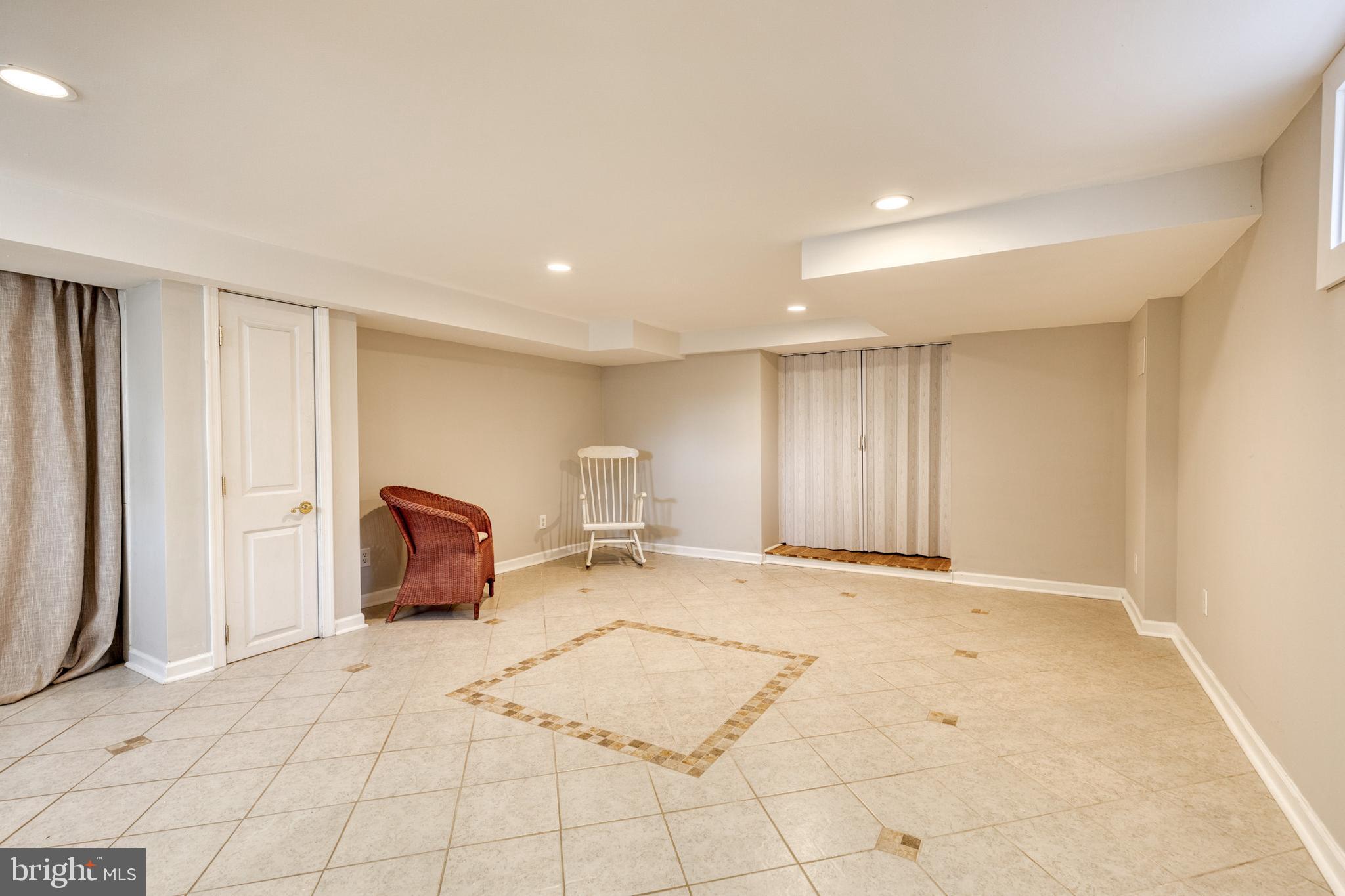 KNOLLWOOD - Residential