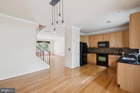 7510 BURDETTE WAY