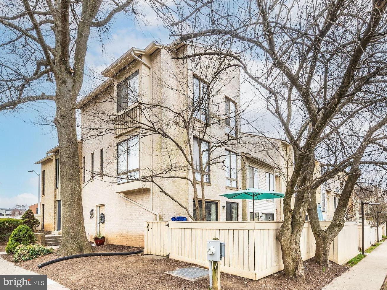 CLUBSIDE - Residential