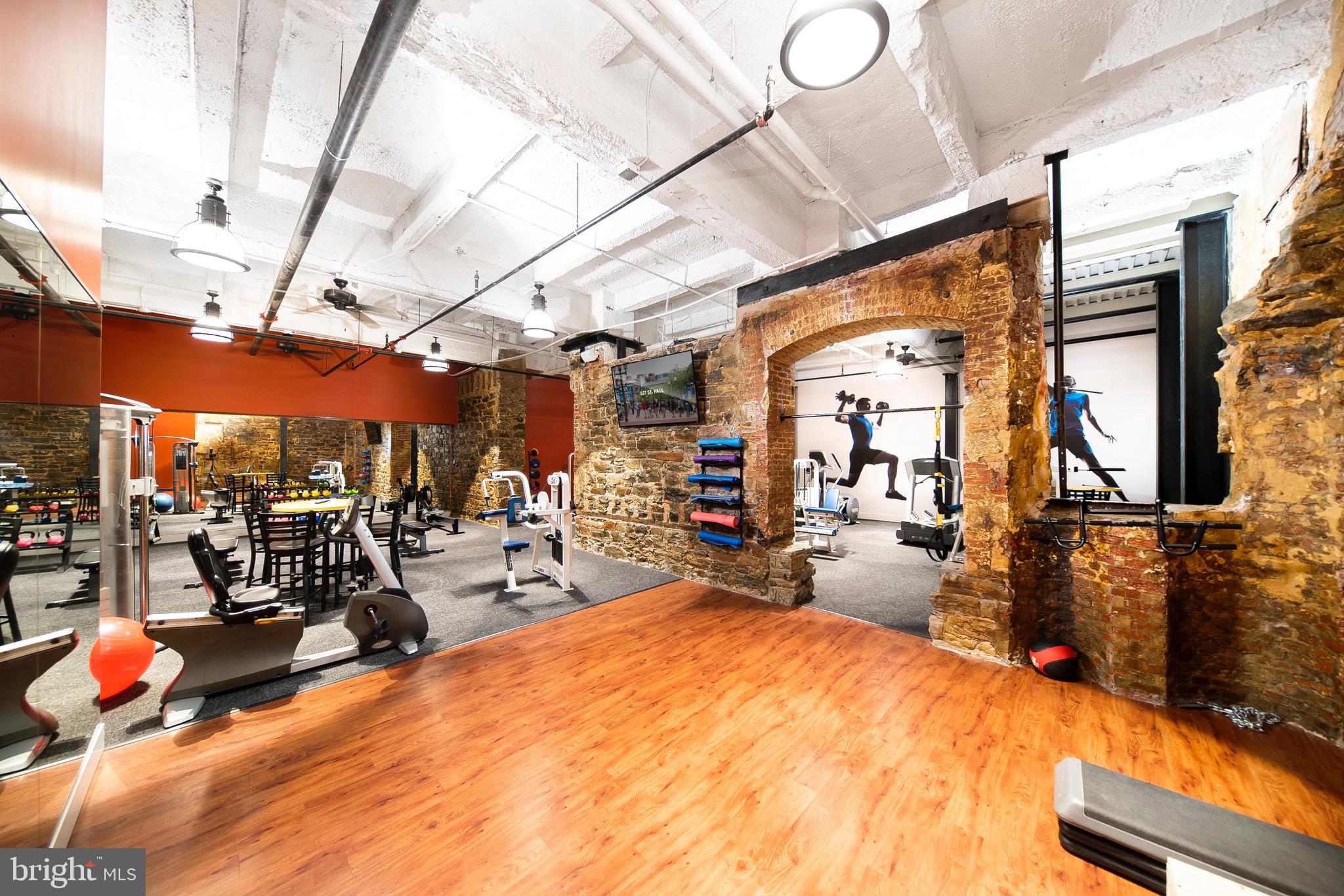 DOWNTOWN - Residential Lease