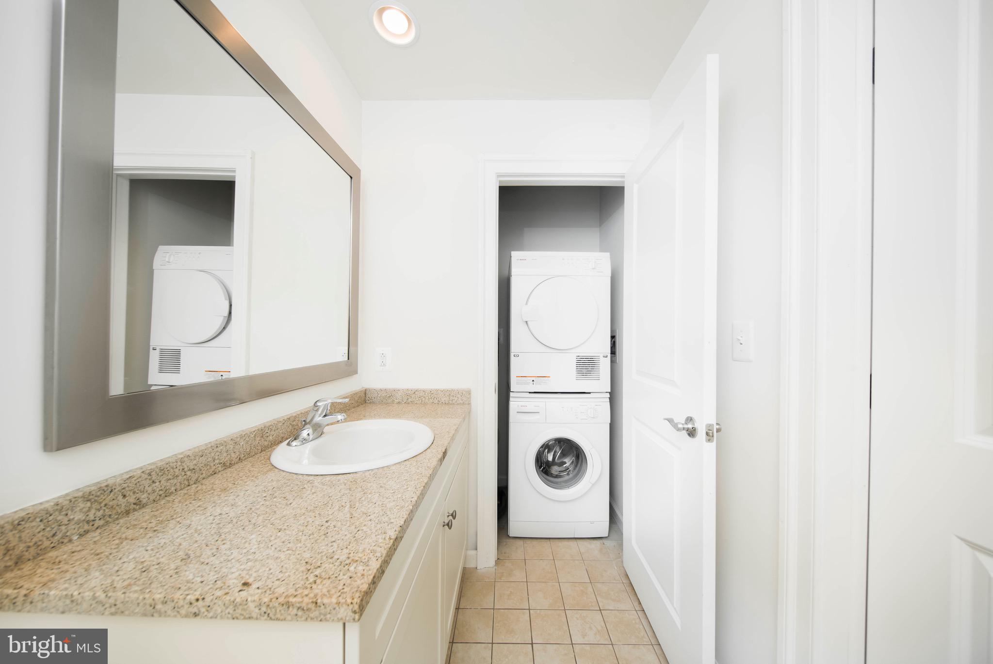 DOWNTOWN - Residential Lease
