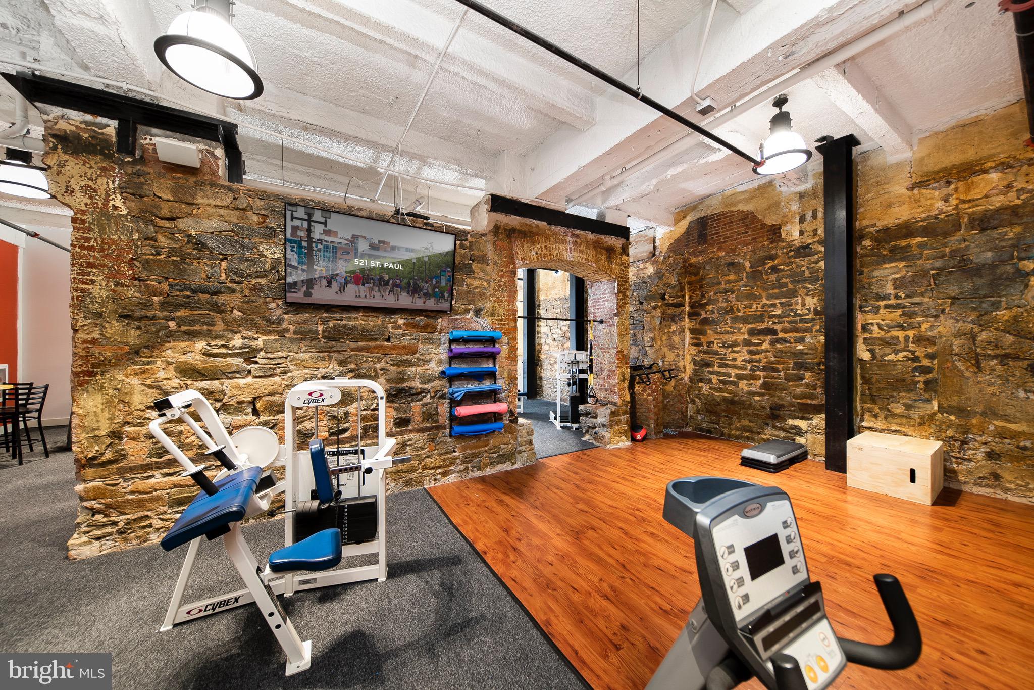 DOWNTOWN - Residential Lease