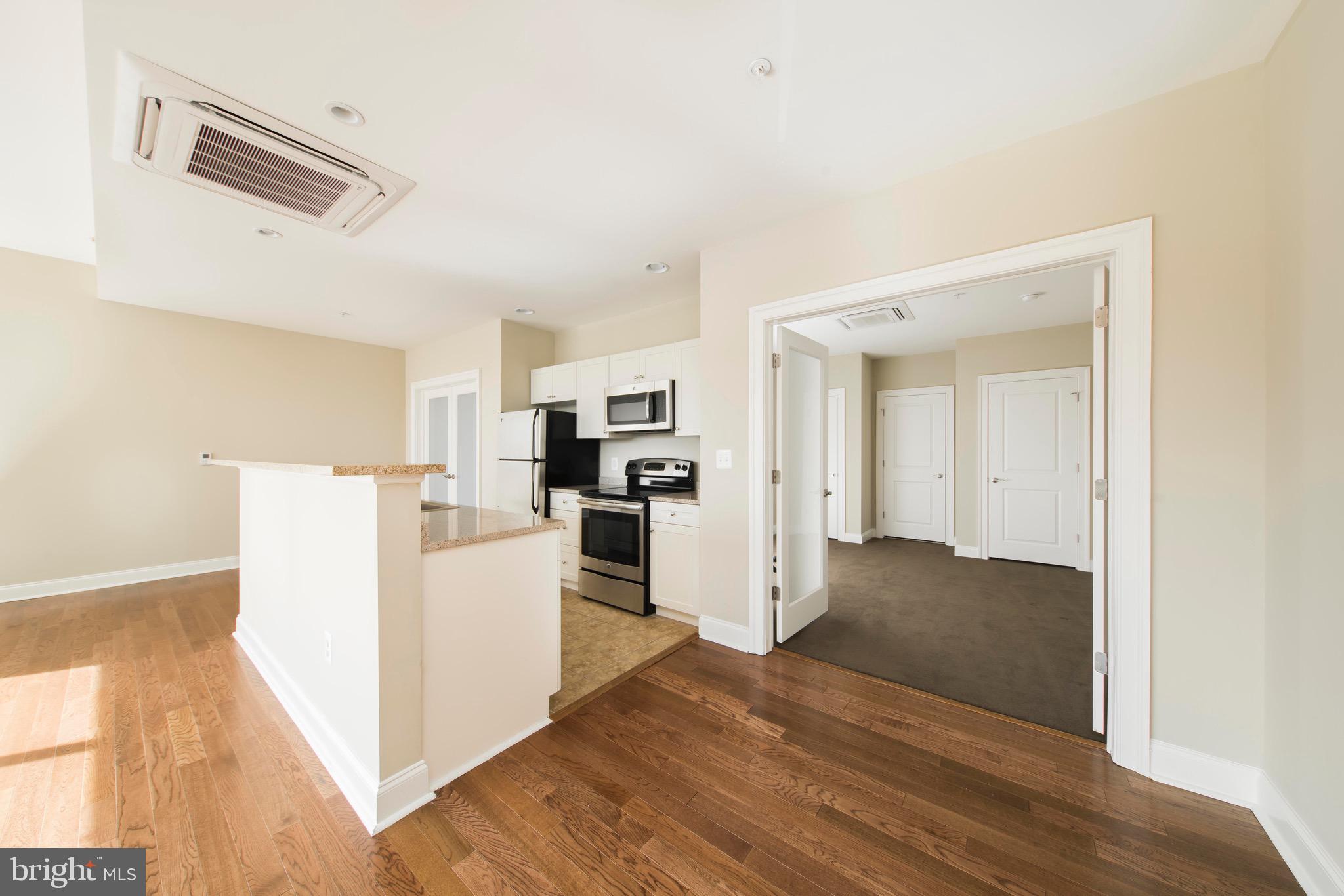 DOWNTOWN - Residential Lease