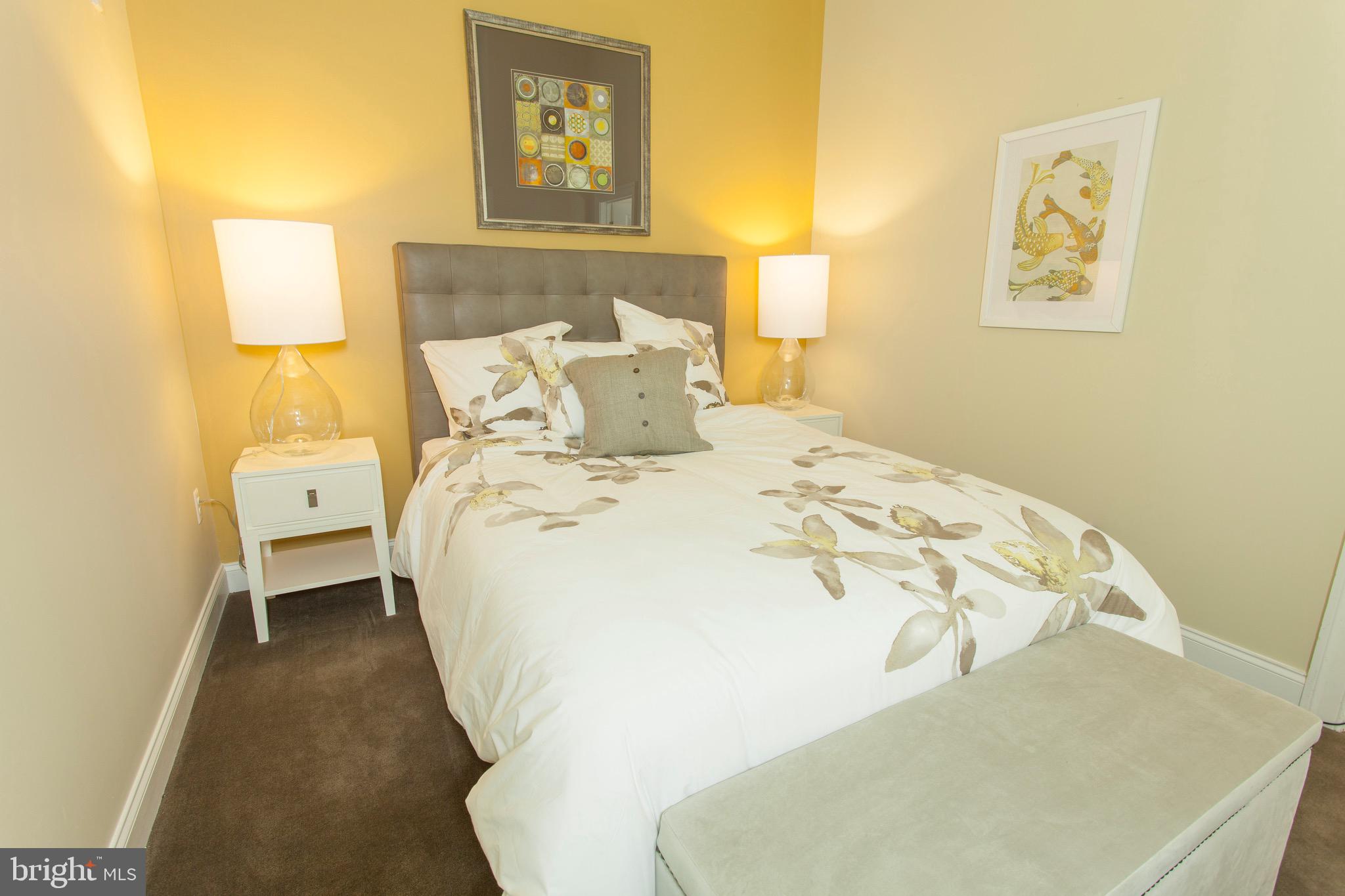 DOWNTOWN - Residential Lease