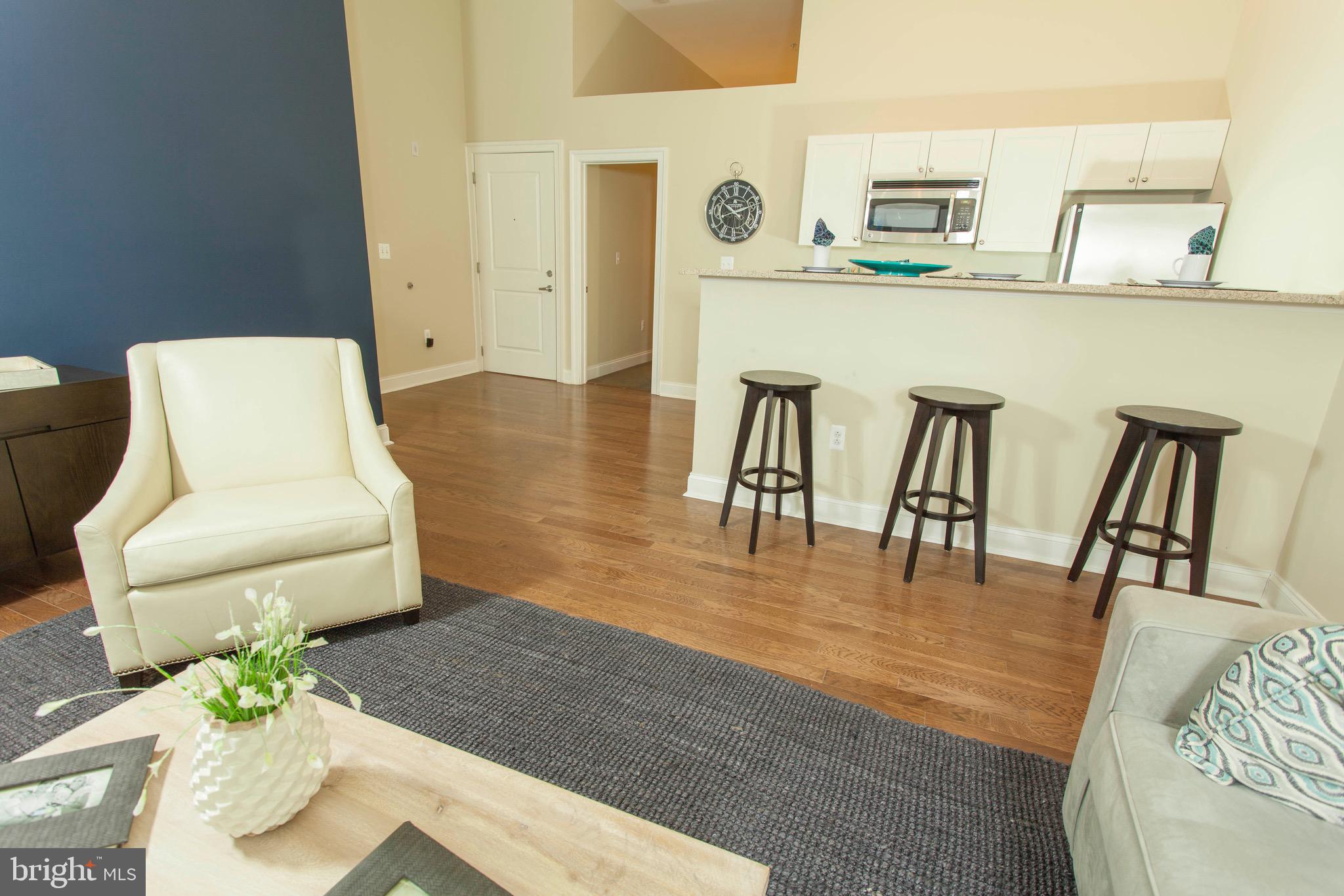 DOWNTOWN - Residential Lease