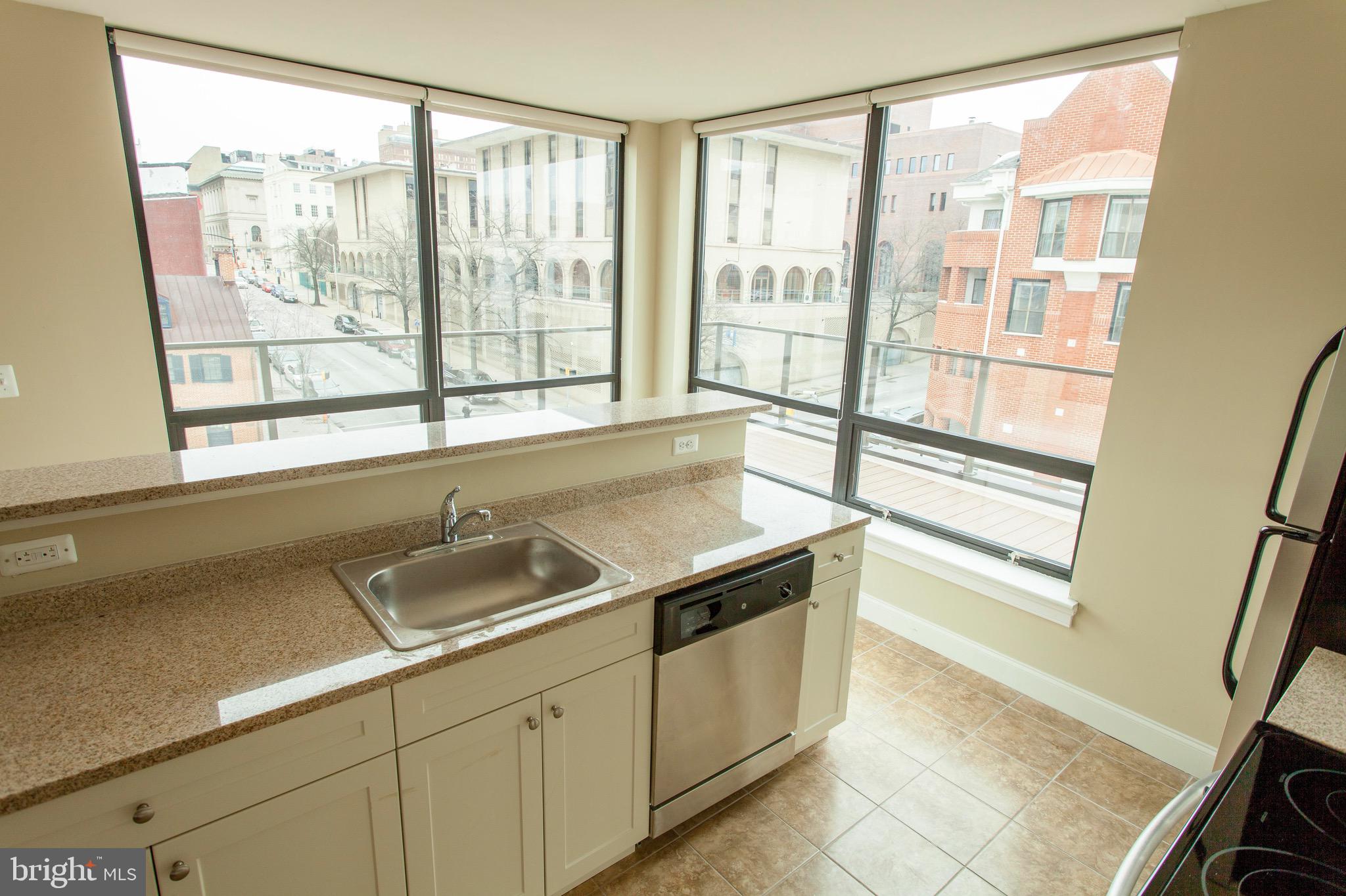 DOWNTOWN - Residential Lease