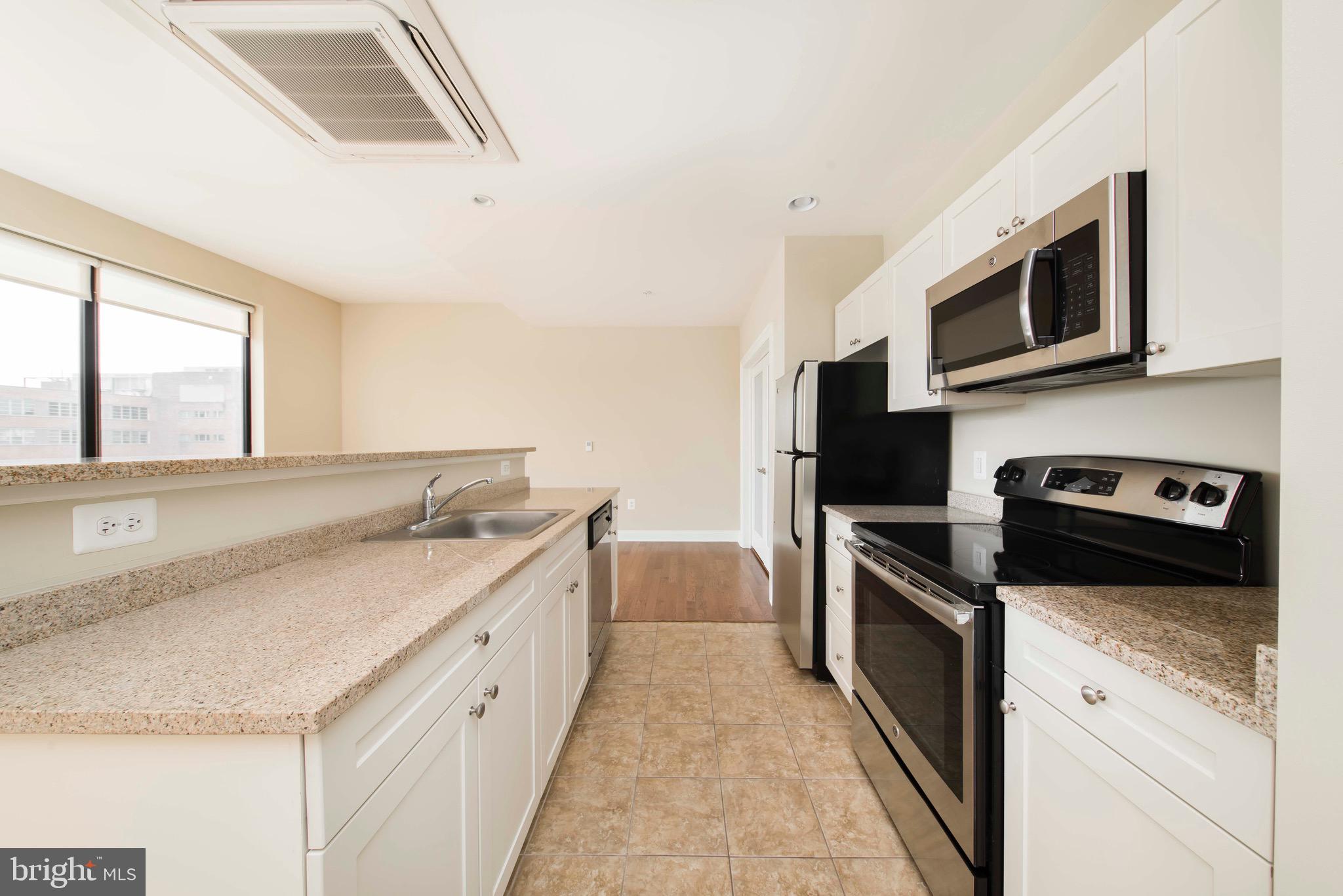 DOWNTOWN - Residential Lease