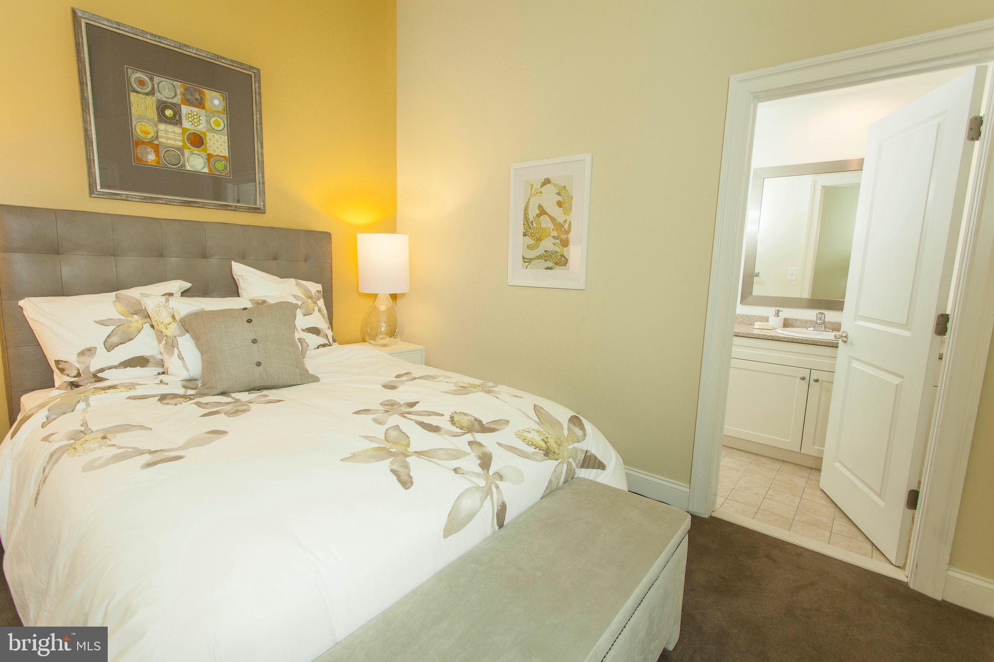DOWNTOWN - Residential Lease