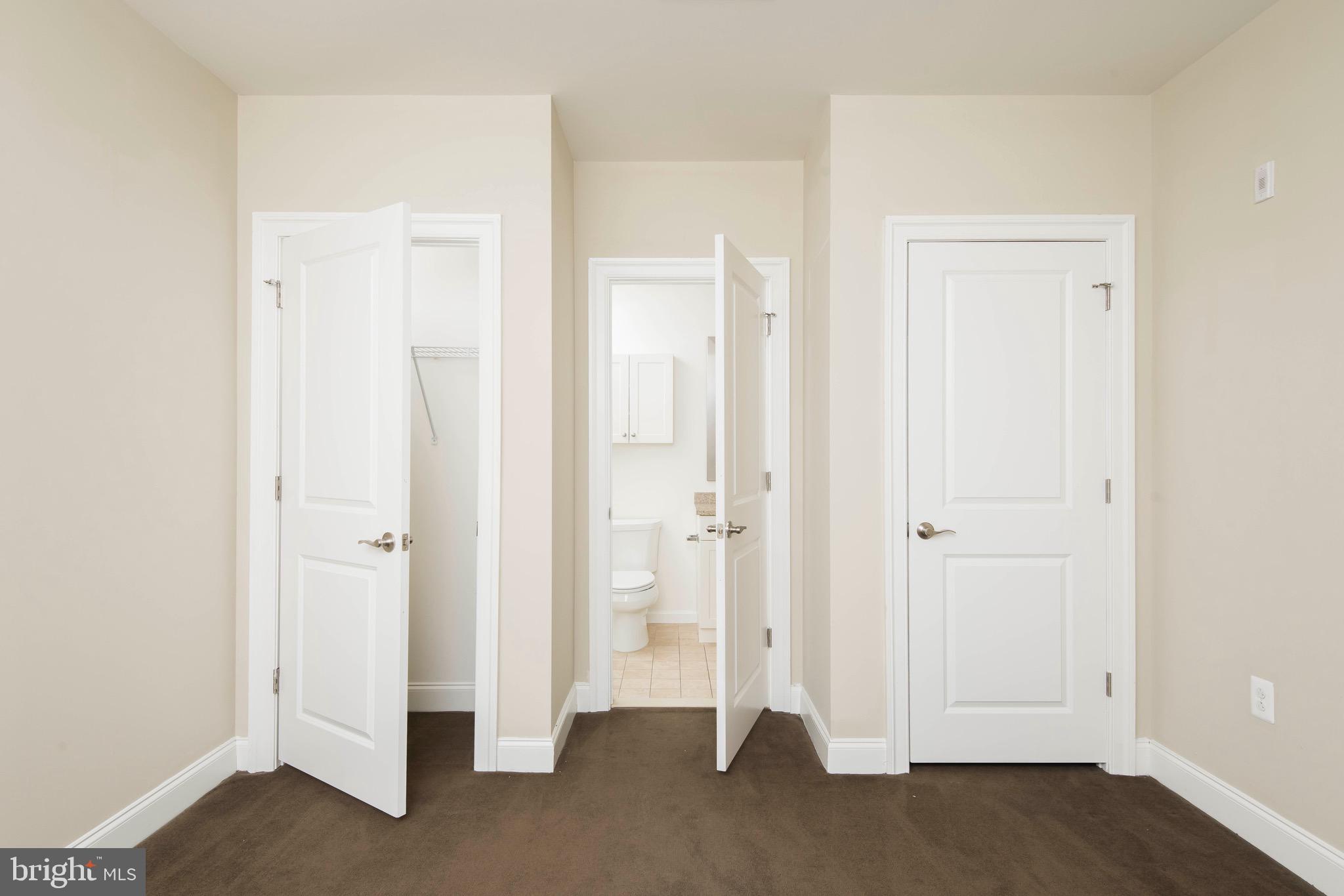 DOWNTOWN - Residential Lease