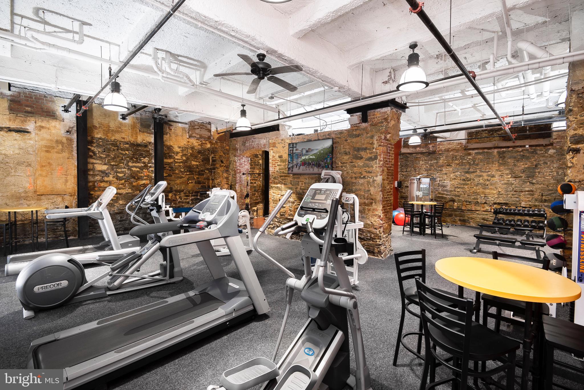 DOWNTOWN - Residential Lease