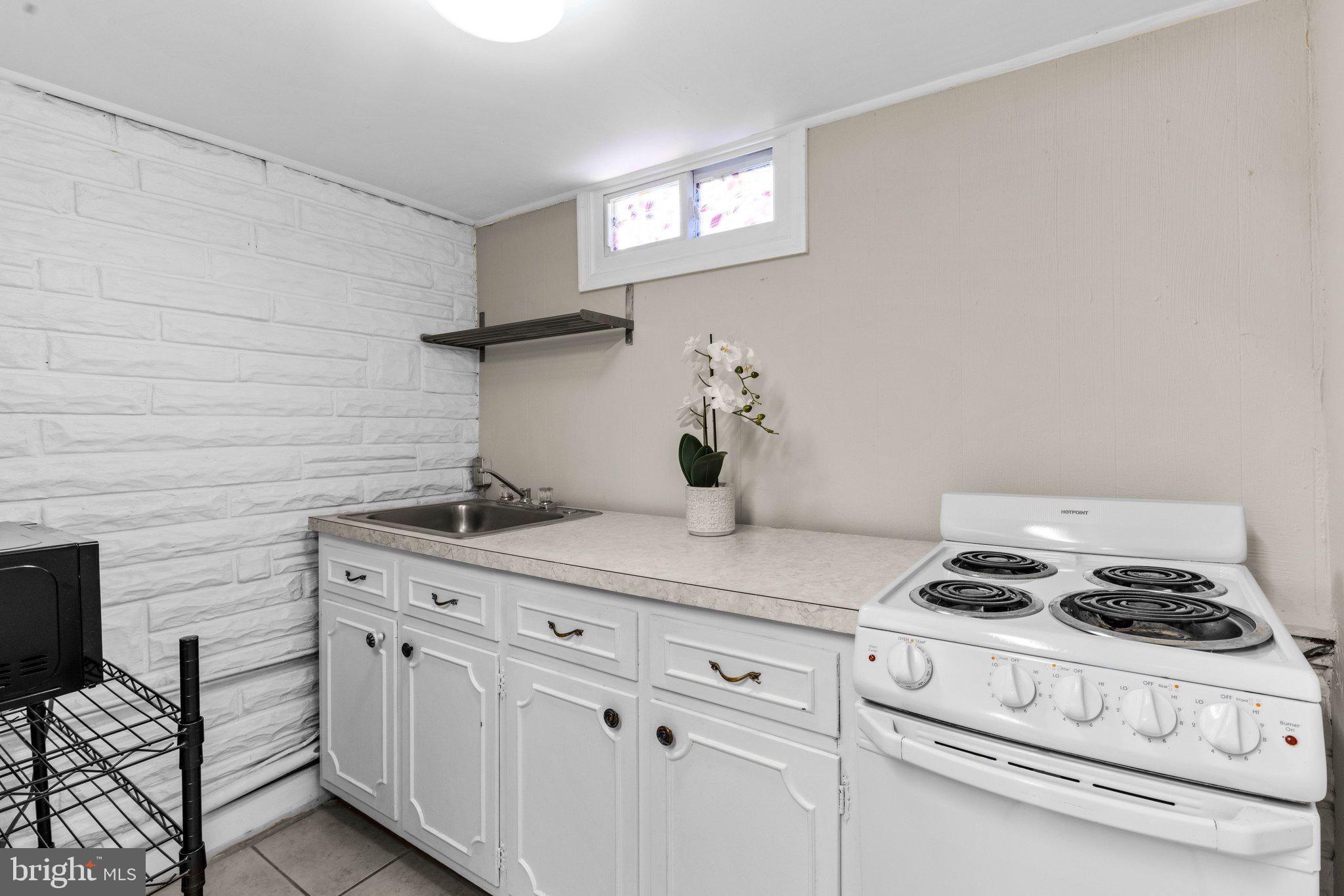 KENSINGTON - Residential Lease