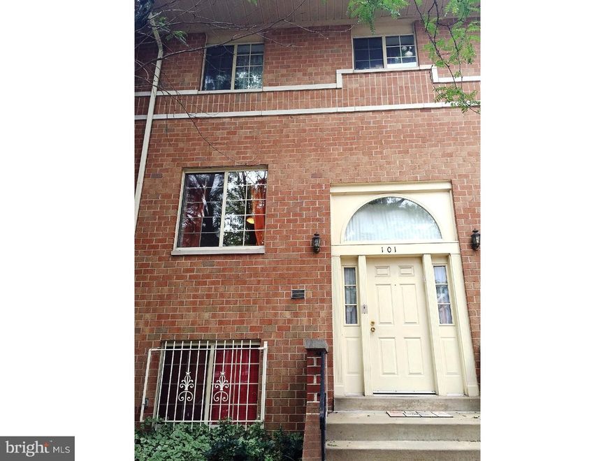 Fantastic 2 bedroom/2 bathroom bi-level w/PARKING at The Greenshire Condominiums.  This lovely unit is located in one of the nicest little pockets of Fairmount, right around the corner from the Art Museum. Enter the front door and you will be in a spacious living room with fireplace, and large windows overlooking the tree lined street. The dining room and open kitchen are great for entertaining.  The master bedroom and bathroom sit just beyond the living /dining rooms and have ample storage.  The lower level is home to another full bedroom/office with en suite bath. The indoor garage parking is conveniently accessed off of this lower level. No pets & no smoking.