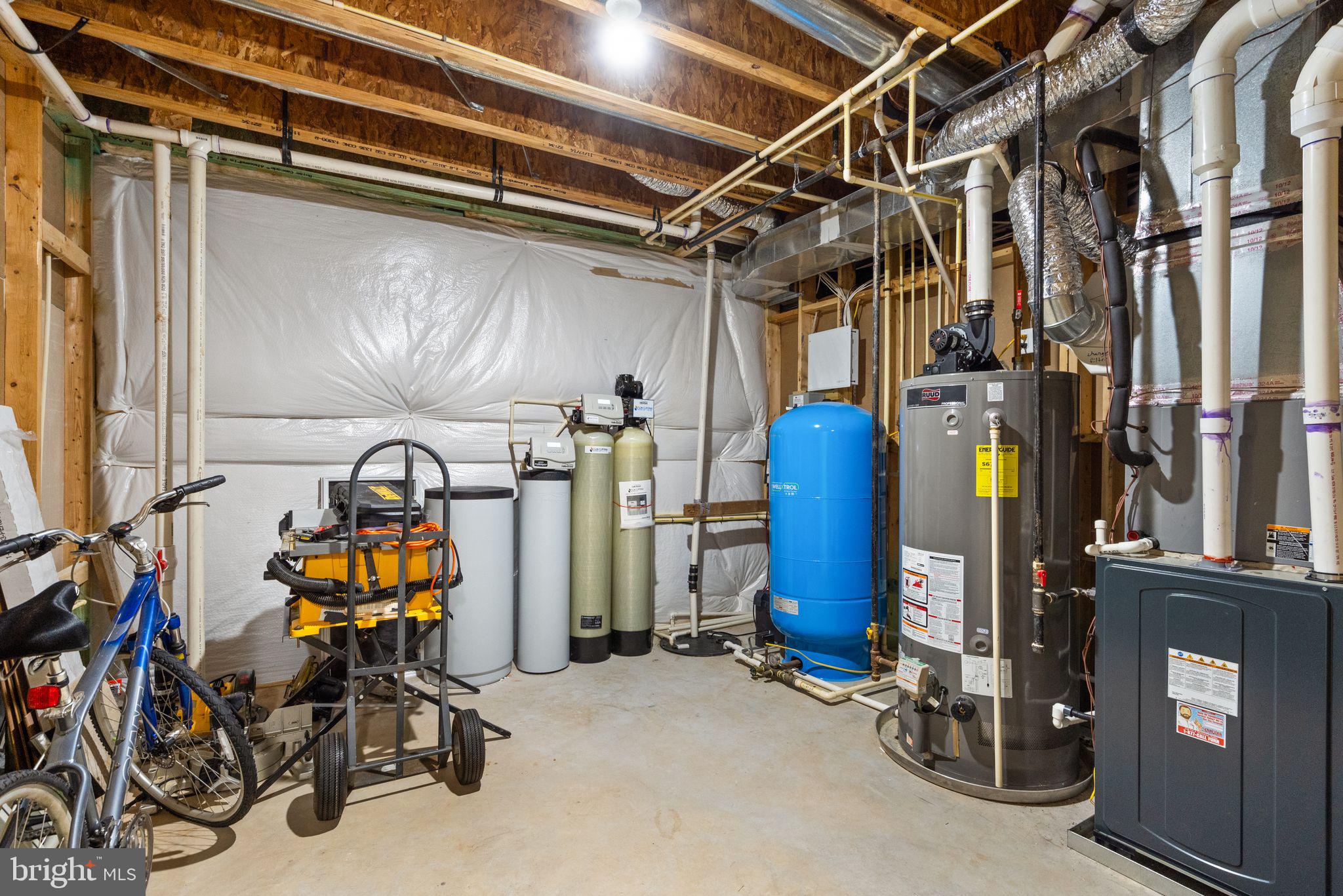 LAKE HILL ESTATES - Residential