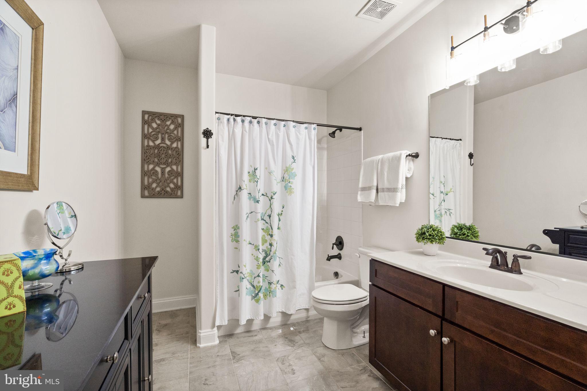 LAKE HILL ESTATES - Residential