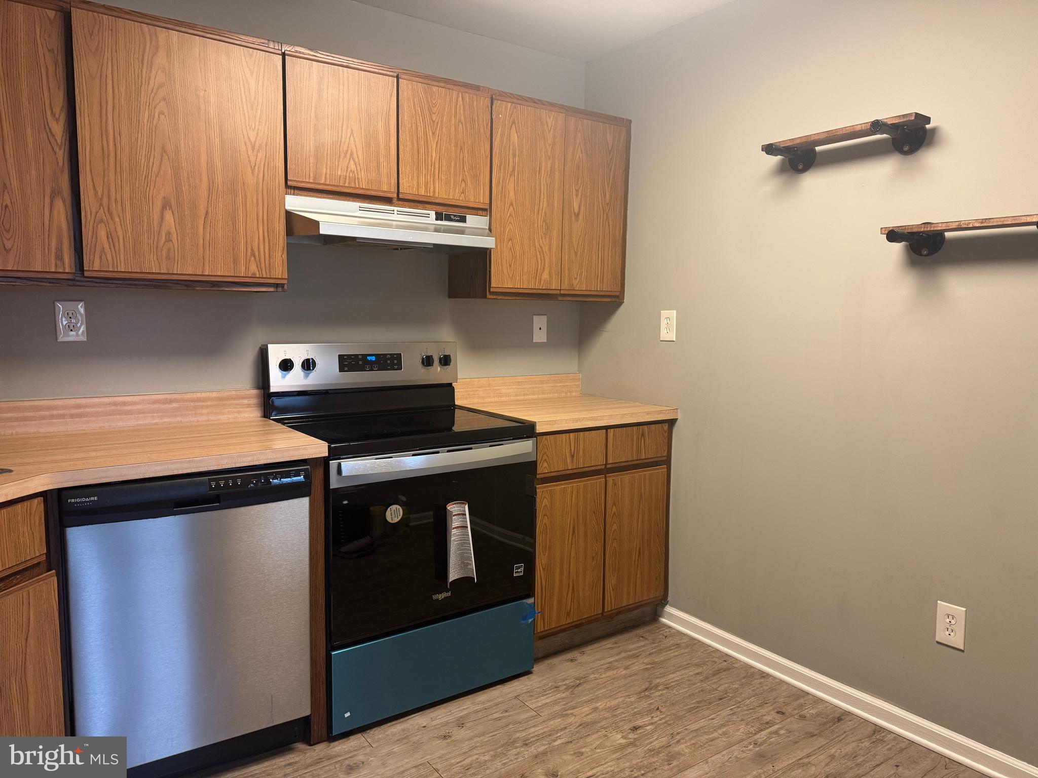 VILLAGE SHIRES - Residential Lease