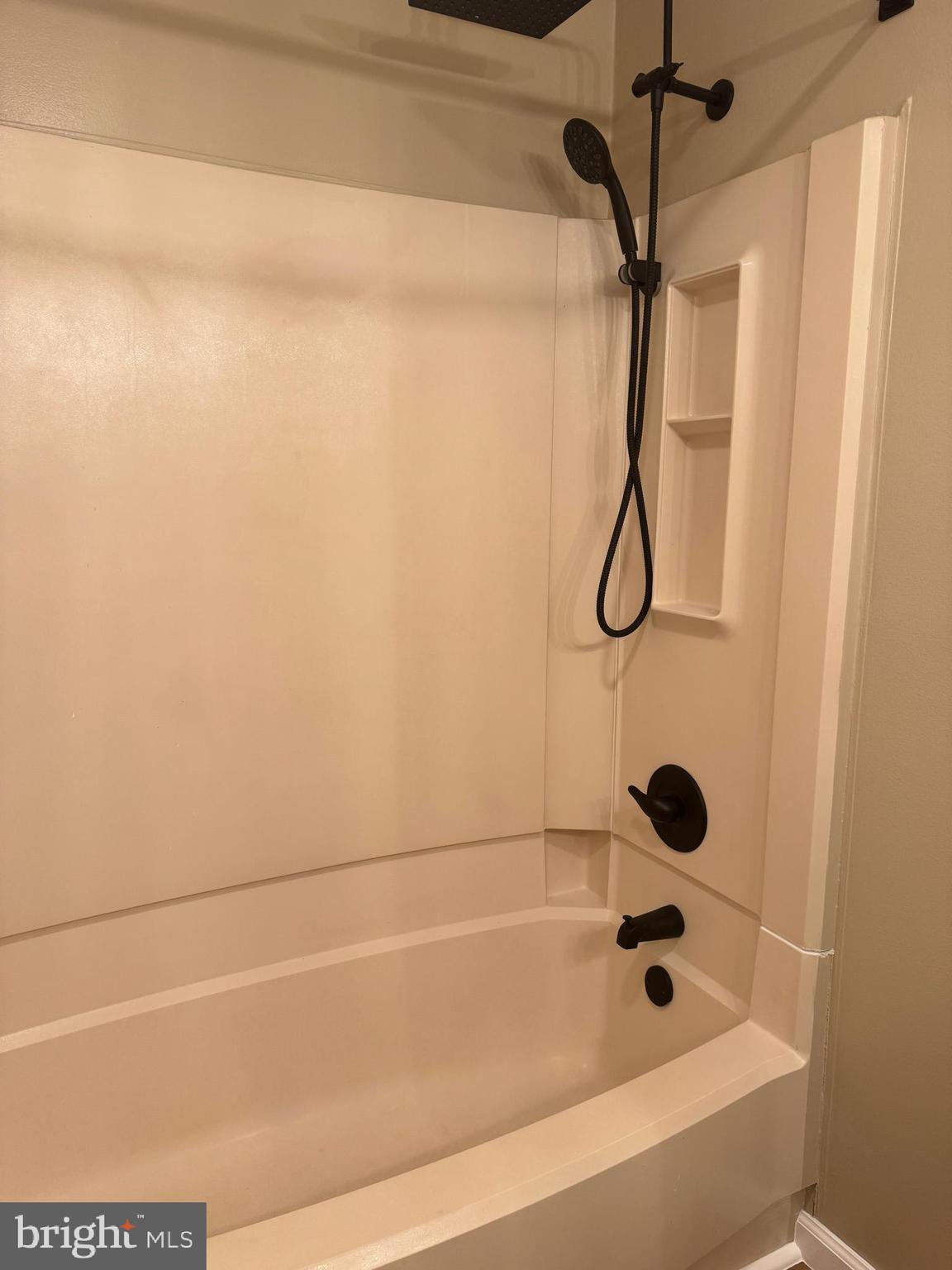 VILLAGE SHIRES - Residential Lease