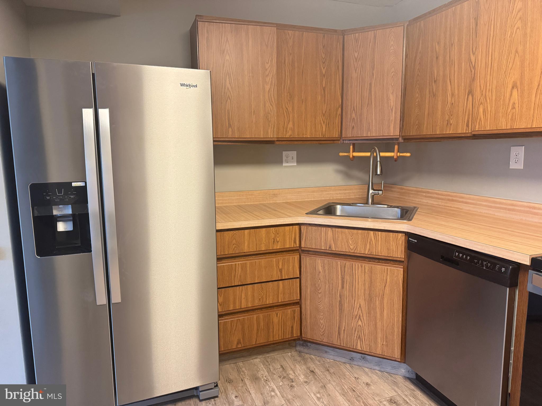 VILLAGE SHIRES - Residential Lease