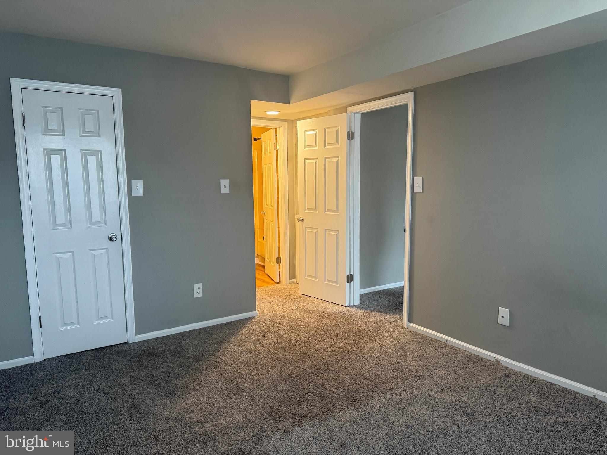 VILLAGE SHIRES - Residential Lease