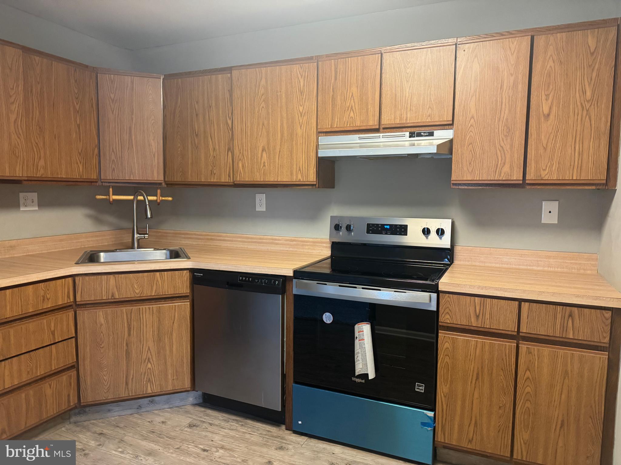 VILLAGE SHIRES - Residential Lease