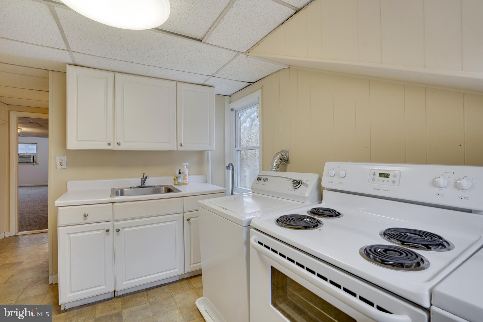 CLARENDON - Residential Lease