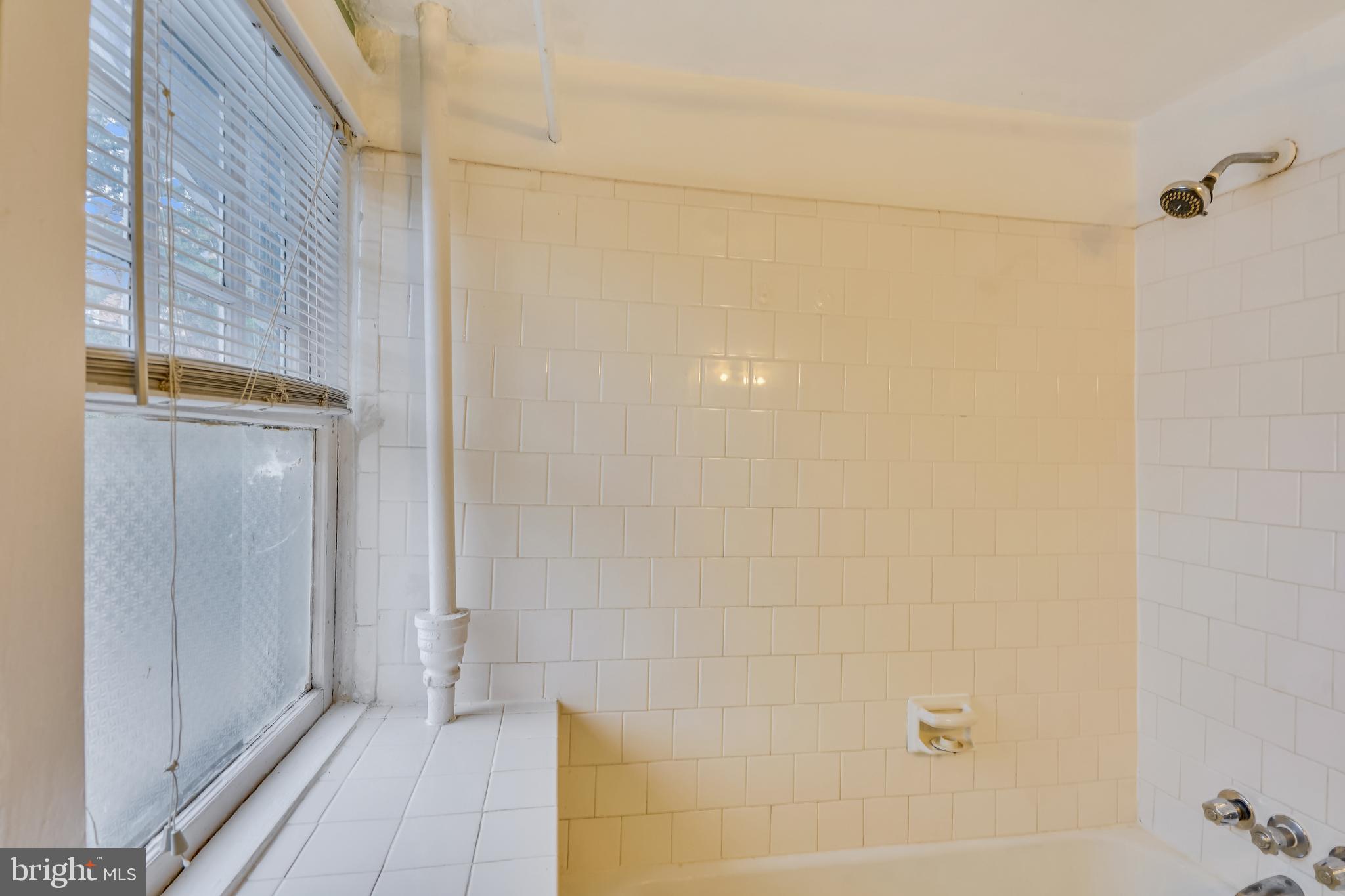 CLARENDON - Residential Lease