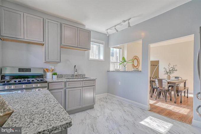 SANDTOWN-WINCHESTER - Residential