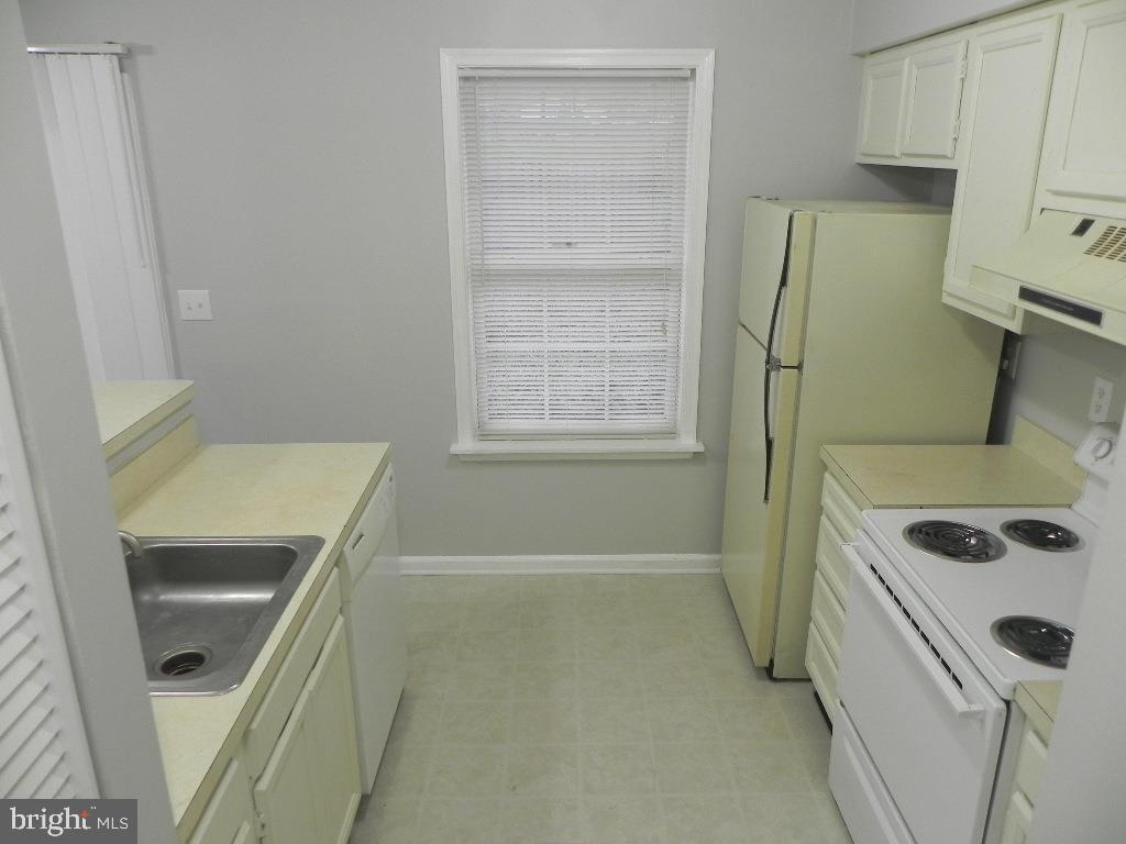 TANGLEWOOD TOWNHOMES SUB - Residential Lease