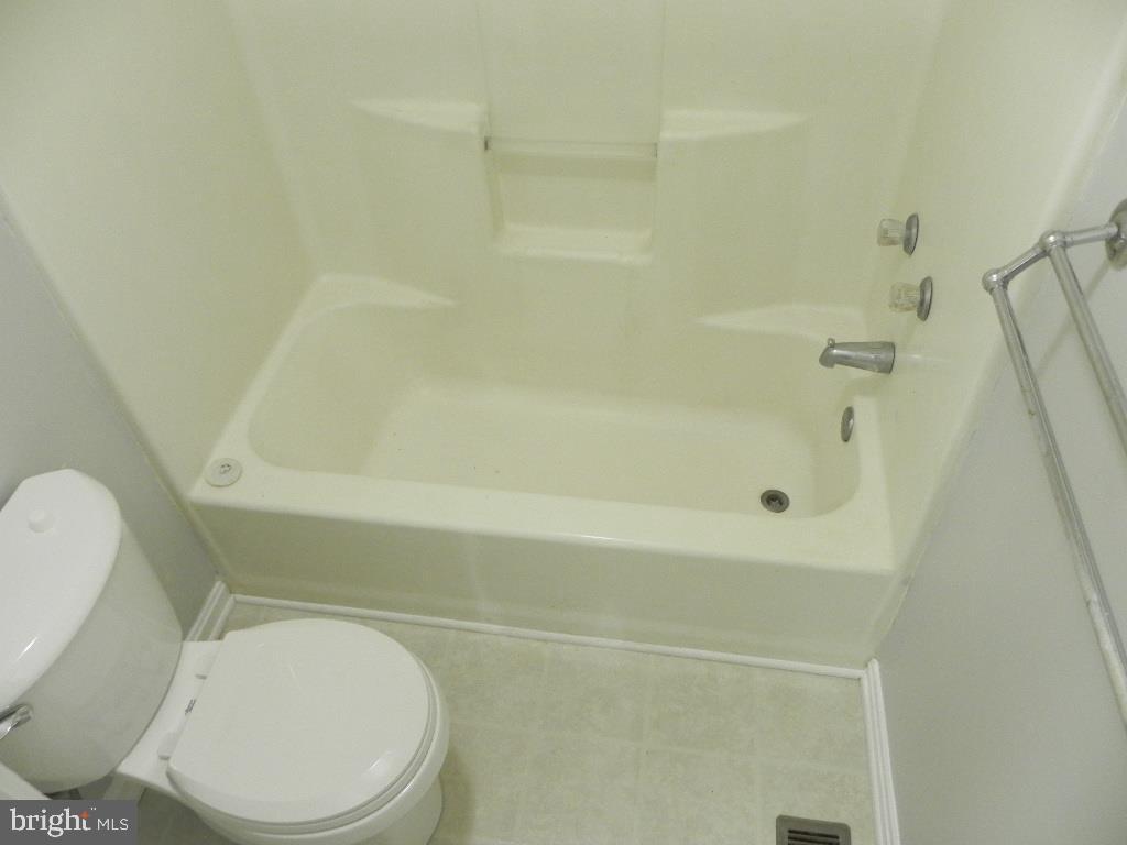 TANGLEWOOD TOWNHOMES SUB - Residential Lease