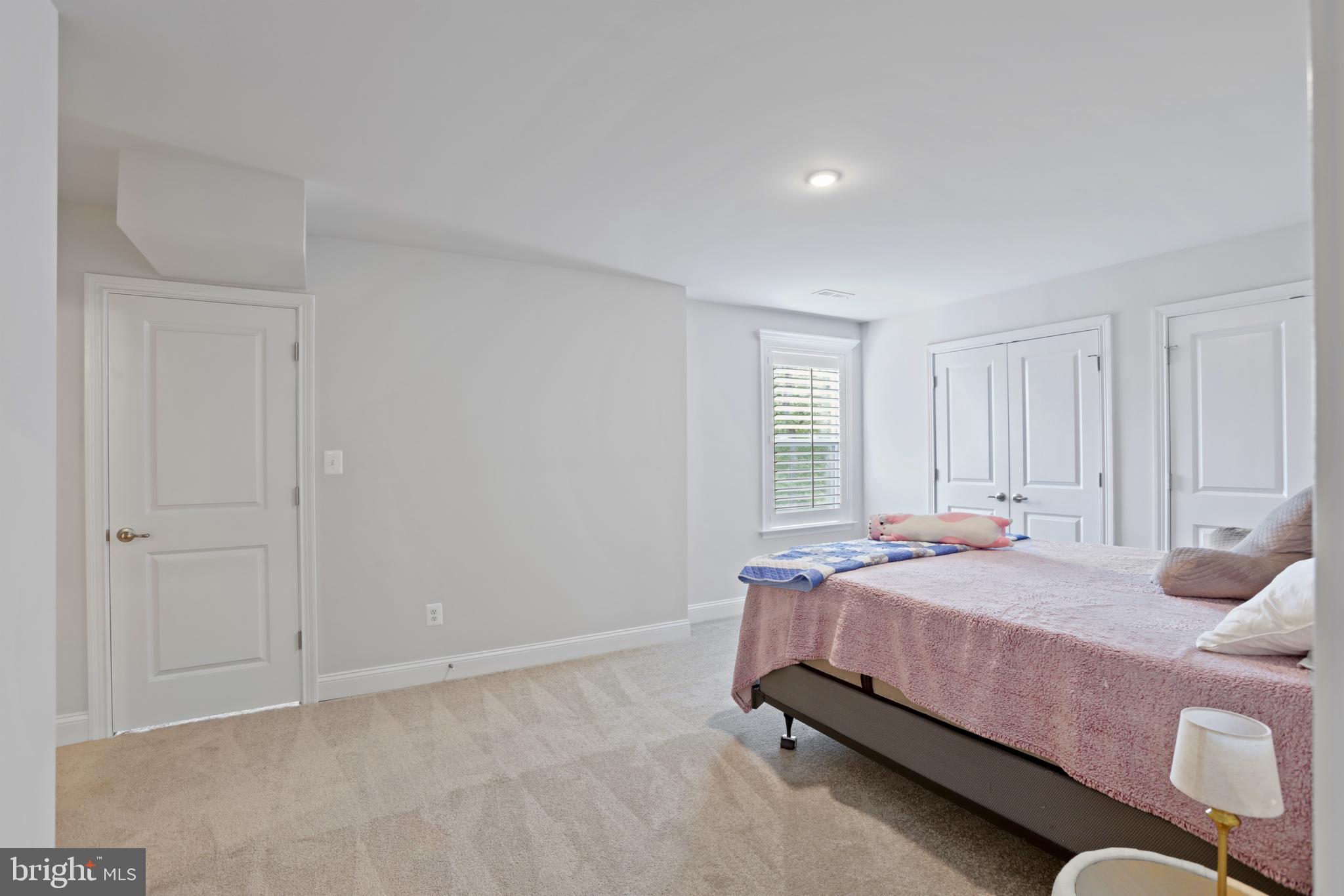 ROYAL OAKS - Residential